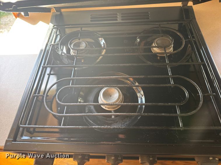 image for item FB7271 1997 Kountry Star Newmar camper