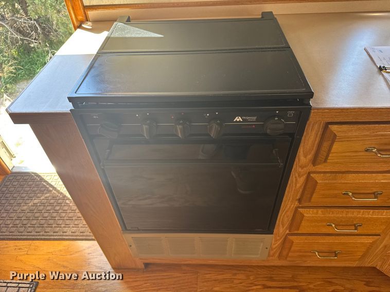 image for item FB7271 1997 Kountry Star Newmar camper