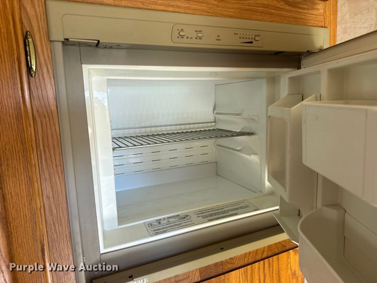 image for item FB7271 1997 Kountry Star Newmar camper