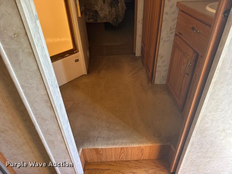 image for item FB7271 1997 Kountry Star Newmar camper