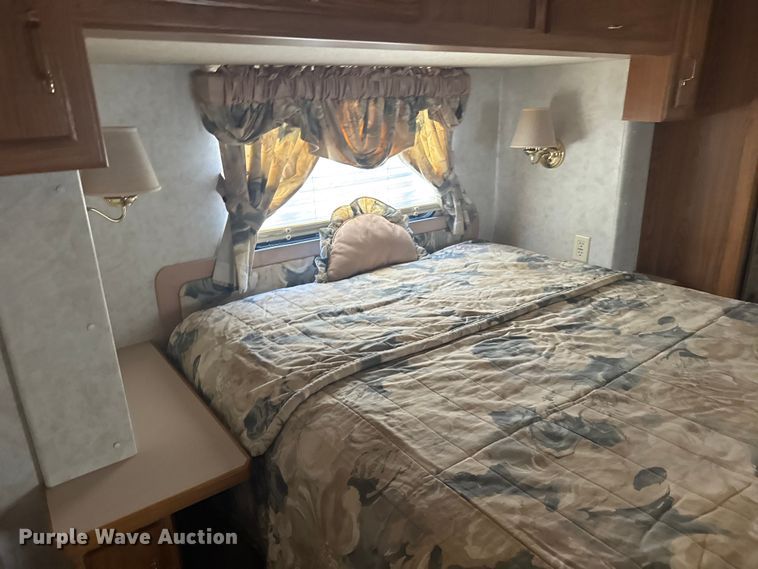 image for item FB7271 1997 Kountry Star Newmar camper