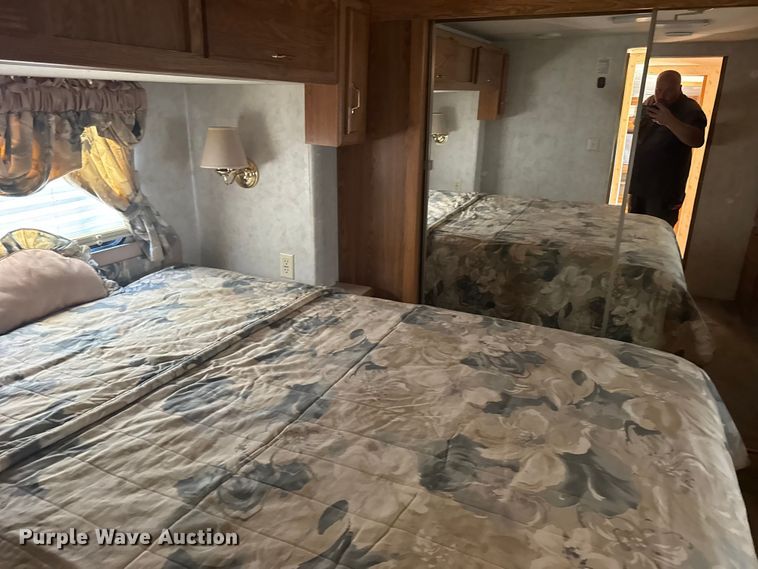 image for item FB7271 1997 Kountry Star Newmar camper