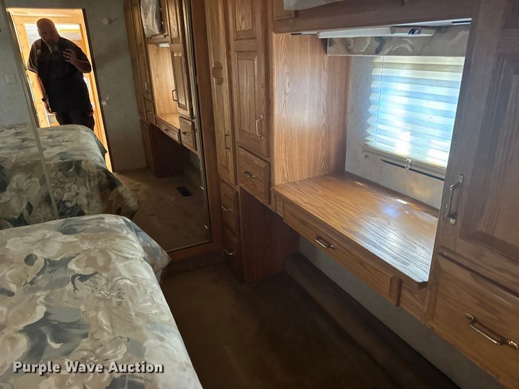 image for item FB7271 1997 Kountry Star Newmar camper
