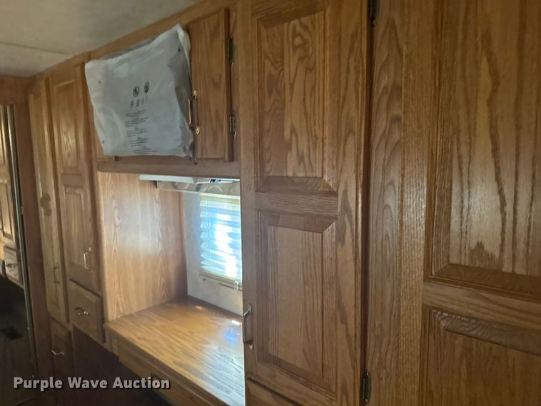 image for item FB7271 1997 Kountry Star Newmar camper