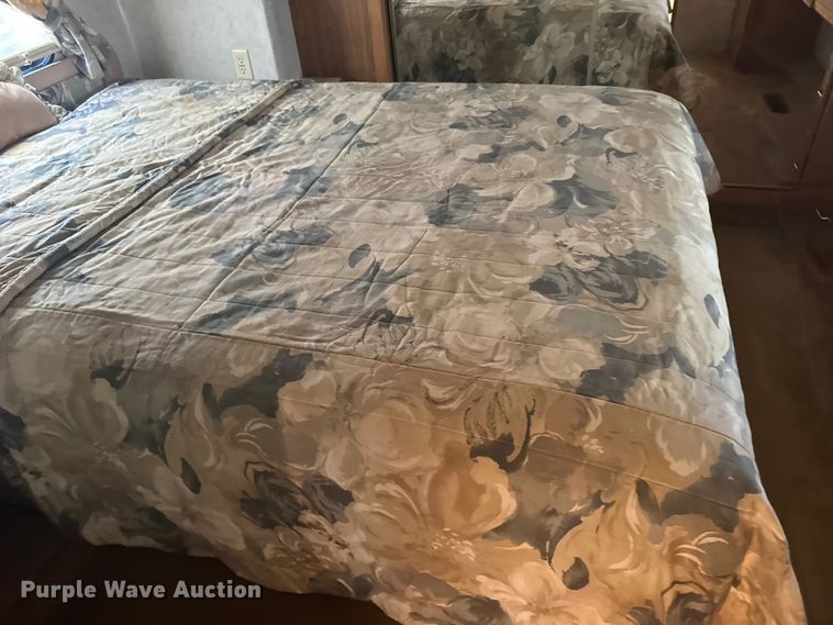 image for item FB7271 1997 Kountry Star Newmar camper