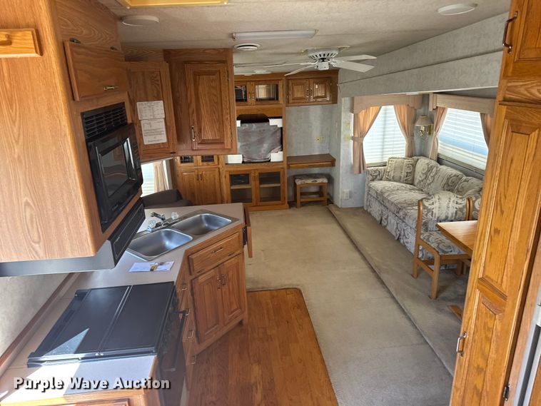 image for item FB7271 1997 Kountry Star Newmar camper