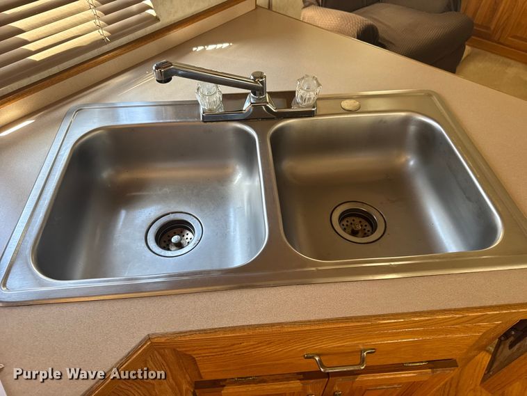 image for item FB7271 1997 Kountry Star Newmar camper
