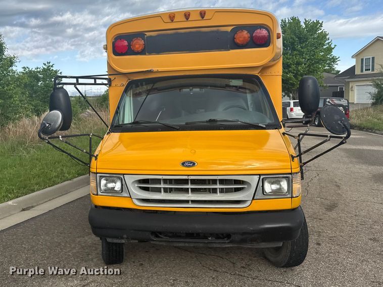 image for item FB7273 2001 Ford E450 school bus