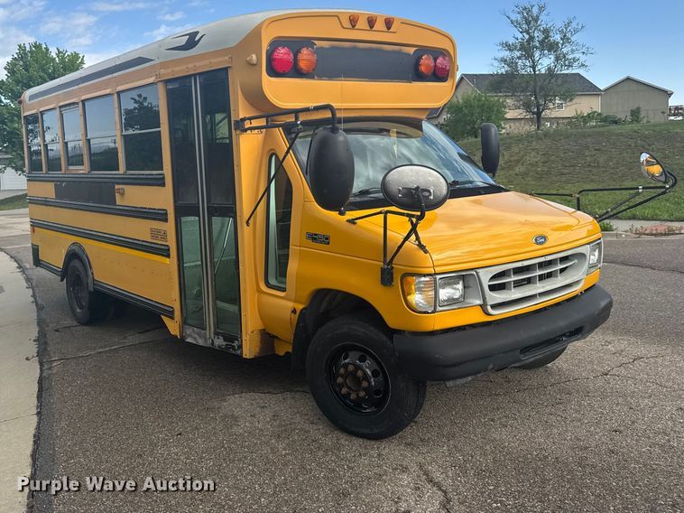 image for item FB7273 2001 Ford E450 school bus