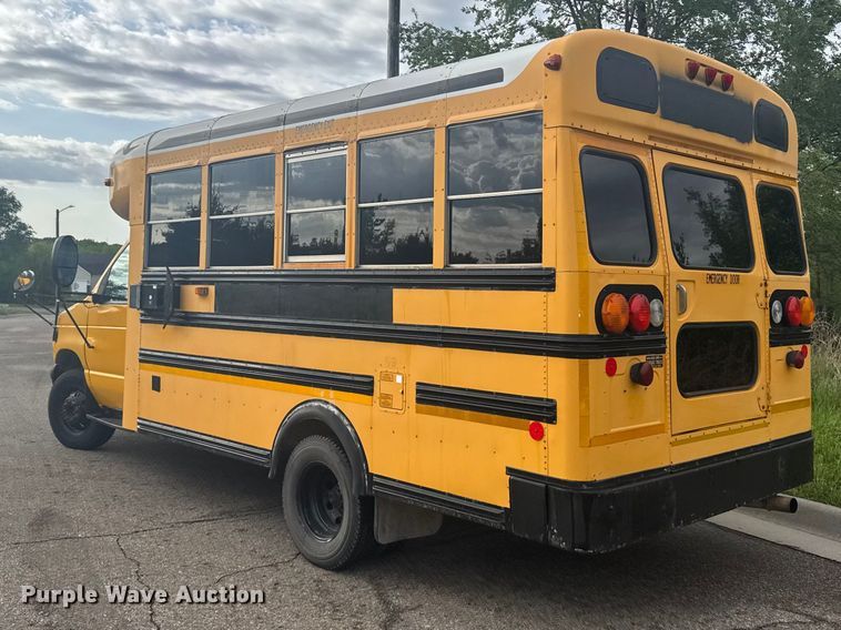 image for item FB7273 2001 Ford E450 school bus