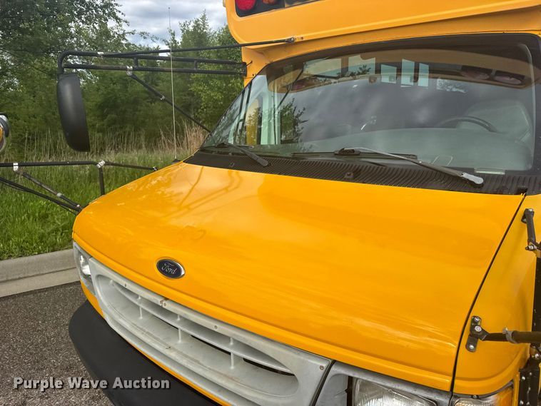 image for item FB7273 2001 Ford E450 school bus