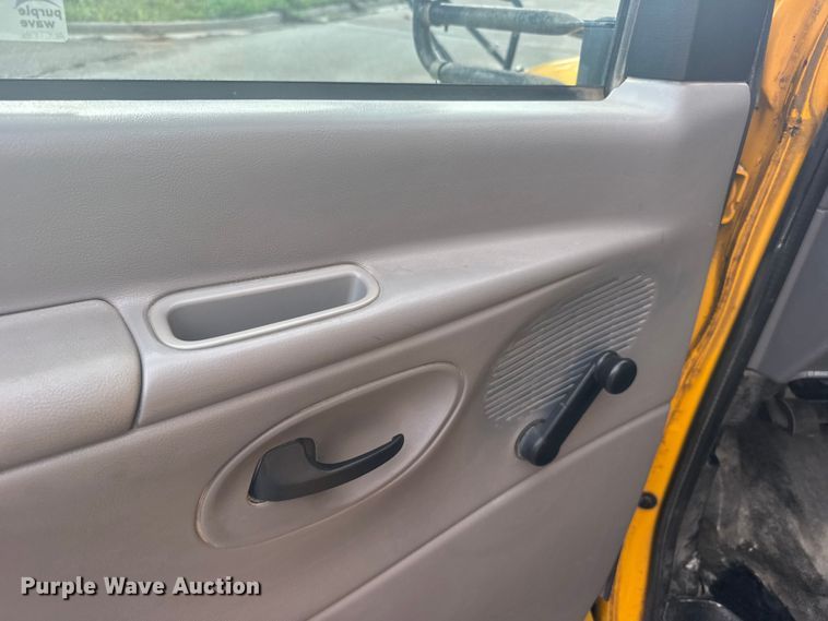 image for item FB7273 2001 Ford E450 school bus
