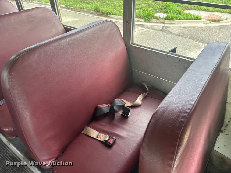 image for item FB7273 2001 Ford E450 school bus