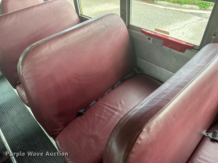 image for item FB7273 2001 Ford E450 school bus