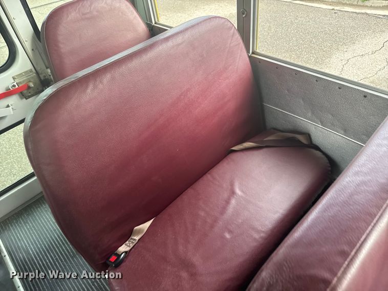 image for item FB7273 2001 Ford E450 school bus
