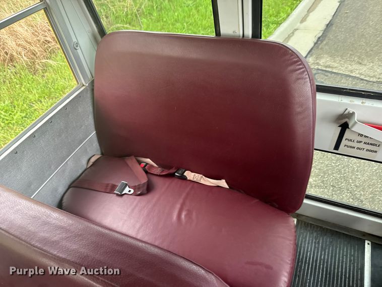 image for item FB7273 2001 Ford E450 school bus