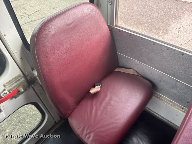 image for item FB7273 2001 Ford E450 school bus