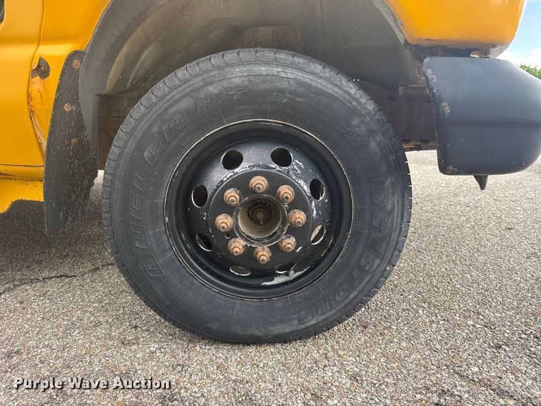 image for item FB7273 2001 Ford E450 school bus