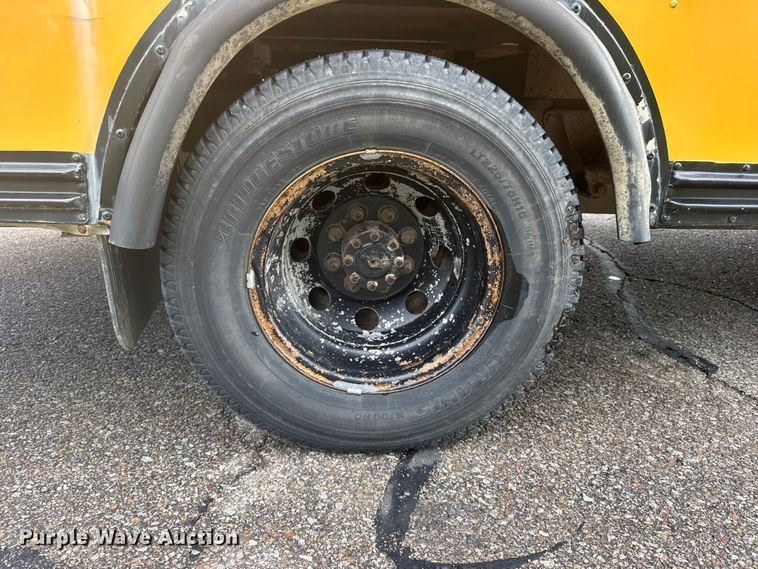 image for item FB7273 2001 Ford E450 school bus