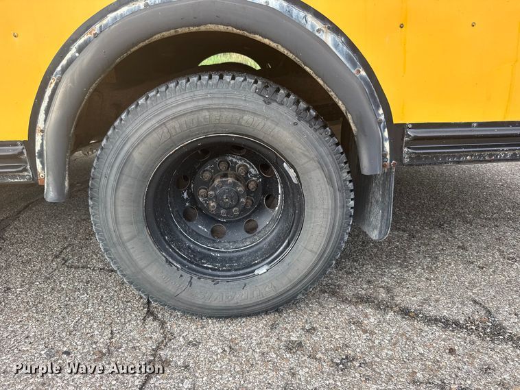 image for item FB7273 2001 Ford E450 school bus