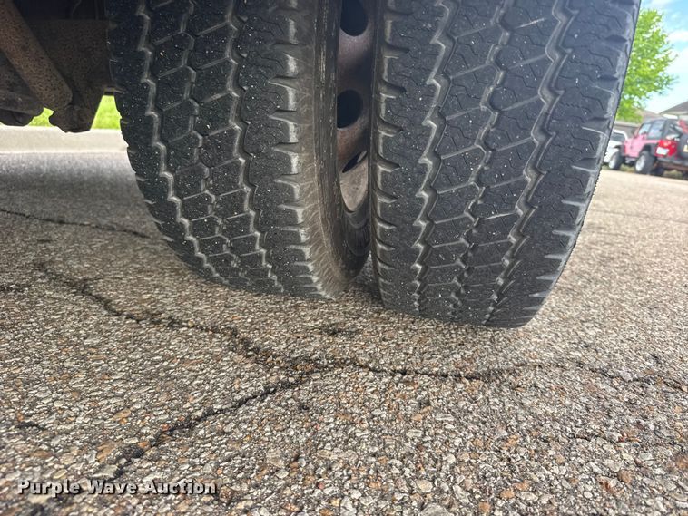 image for item FB7273 2001 Ford E450 school bus