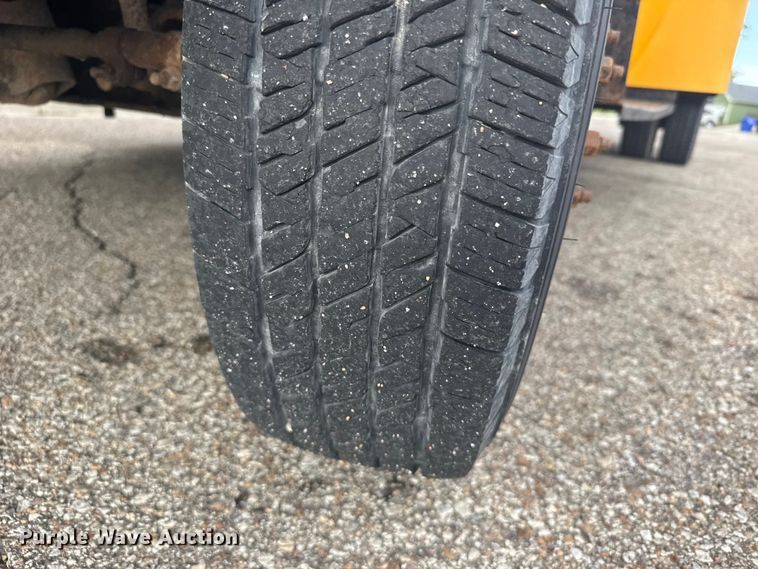 image for item FB7273 2001 Ford E450 school bus