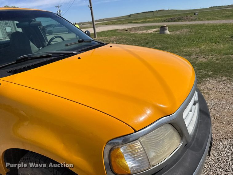 image for item FB7321 1999 Ford F150 pickup truck