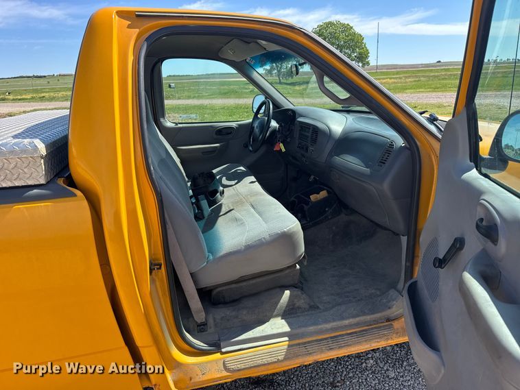 image for item FB7321 1999 Ford F150 pickup truck