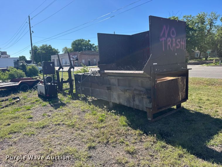 Trash compactor