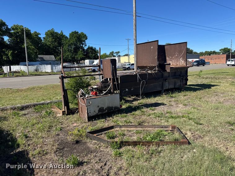 image for item FB7352 Trash compactor
