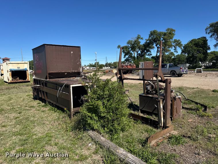image for item FB7352 Trash compactor