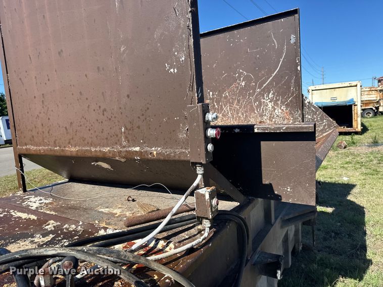 image for item FB7352 Trash compactor