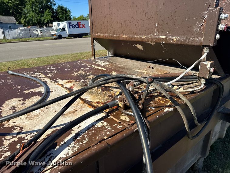 image for item FB7352 Trash compactor