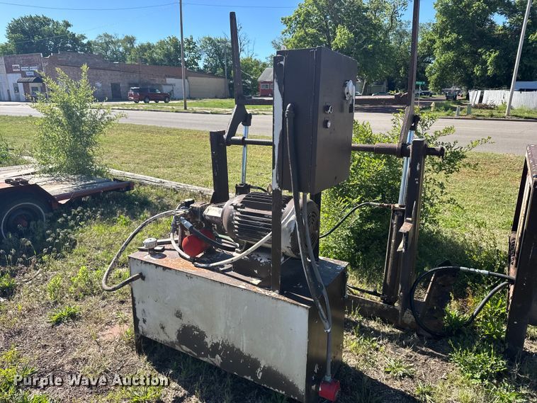 image for item FB7352 Trash compactor