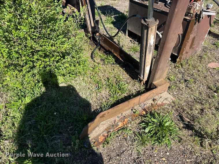 image for item FB7352 Trash compactor