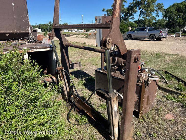 image for item FB7352 Trash compactor