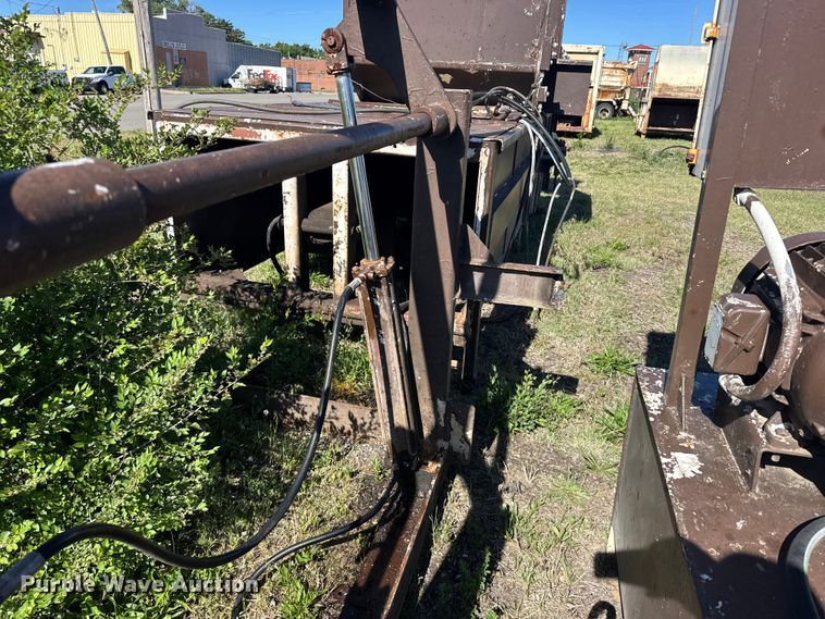 image for item FB7352 Trash compactor