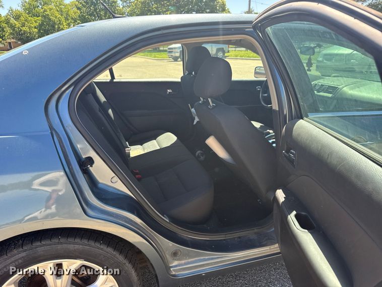 image for item FB7356 2012 Ford Fusion 