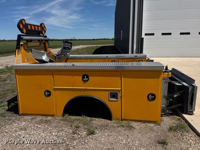 image for item FB7359 CM Truck Beds AI-110