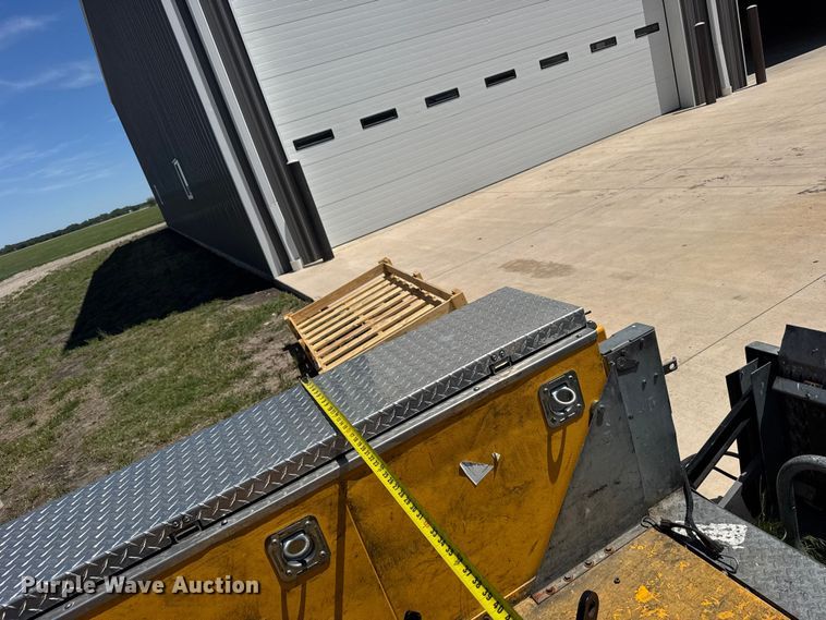 image for item FB7359 CM Truck Beds AI-110