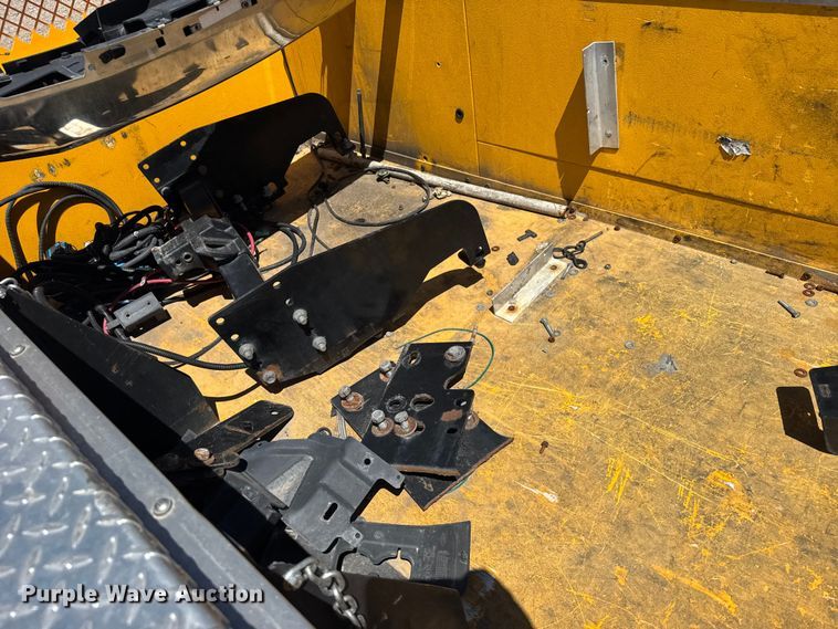 image for item FB7359 CM Truck Beds AI-110