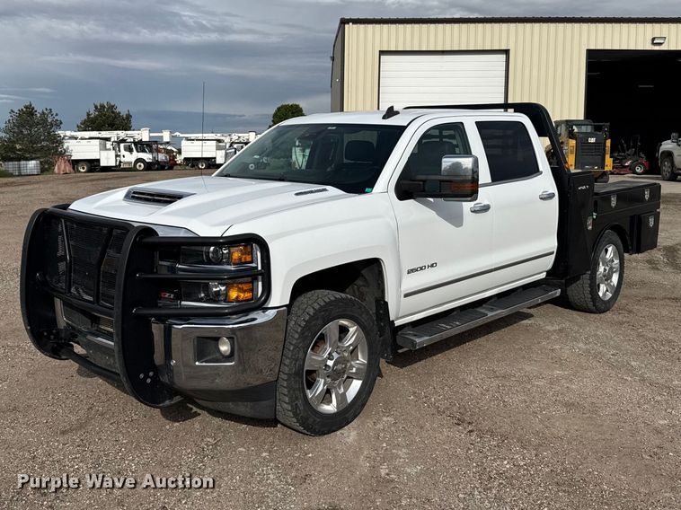 2018 Chevrolet Silverado 2500HD Crew Cab flatbed pickup truck