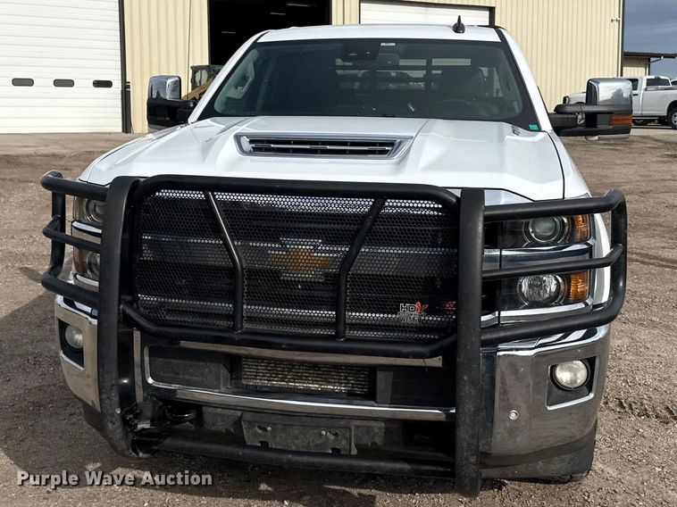 image for item FB7363 2018 Chevrolet Silverado 2500HD Crew Cab flatbed pickup truck