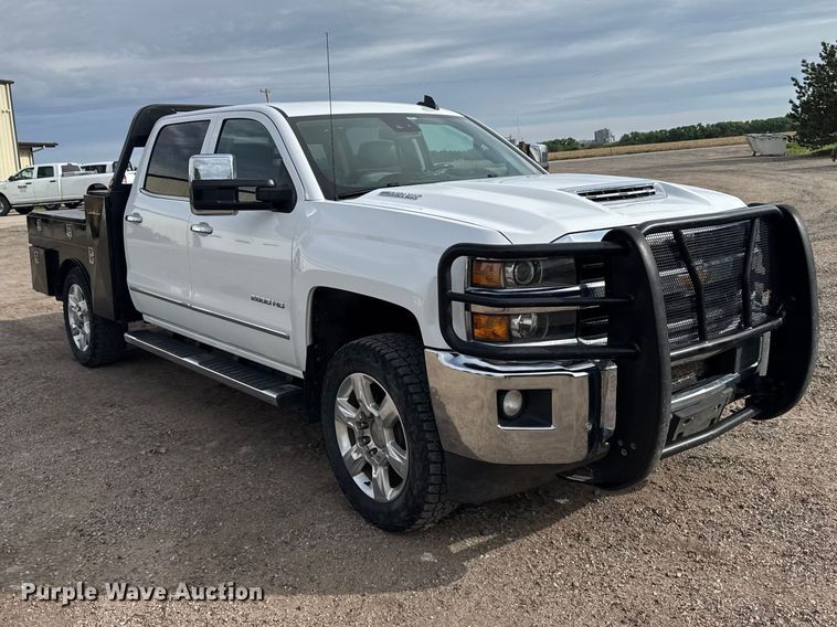 image for item FB7363 2018 Chevrolet Silverado 2500HD Crew Cab flatbed pickup truck