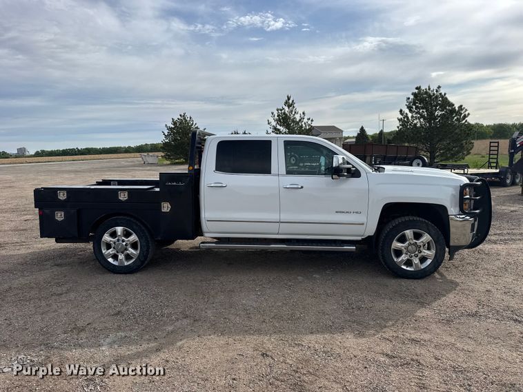 image for item FB7363 2018 Chevrolet Silverado 2500HD Crew Cab flatbed pickup truck