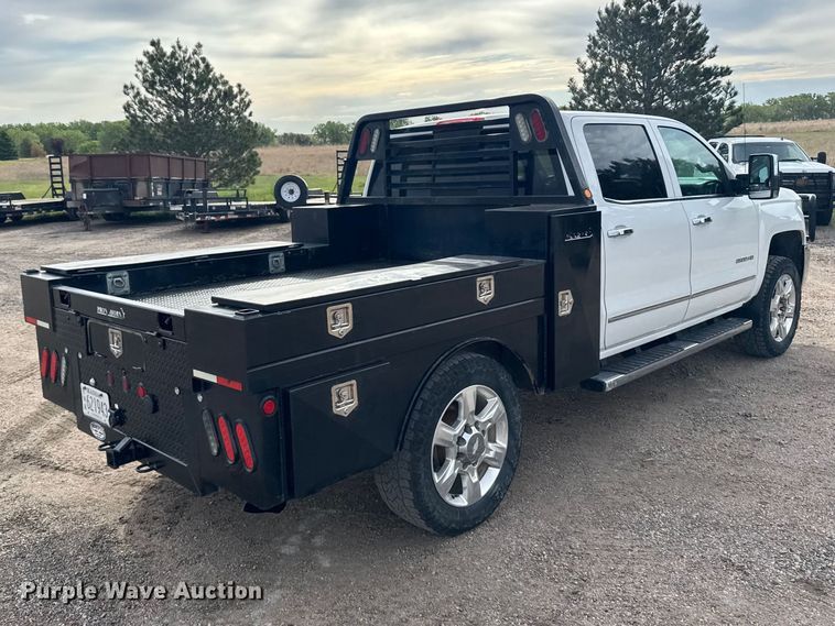 image for item FB7363 2018 Chevrolet Silverado 2500HD Crew Cab flatbed pickup truck