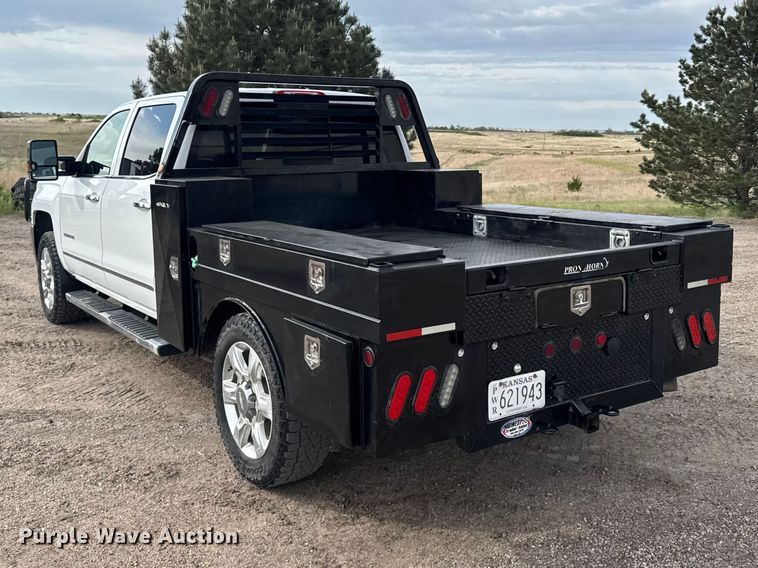 image for item FB7363 2018 Chevrolet Silverado 2500HD Crew Cab flatbed pickup truck