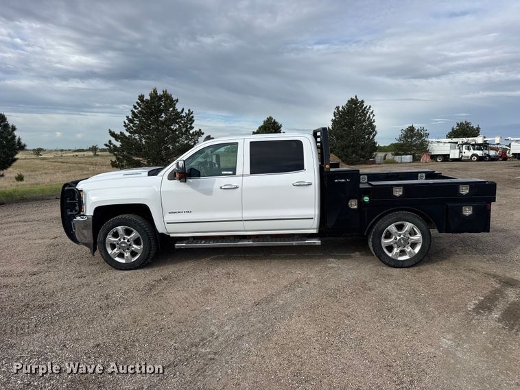 image for item FB7363 2018 Chevrolet Silverado 2500HD Crew Cab flatbed pickup truck