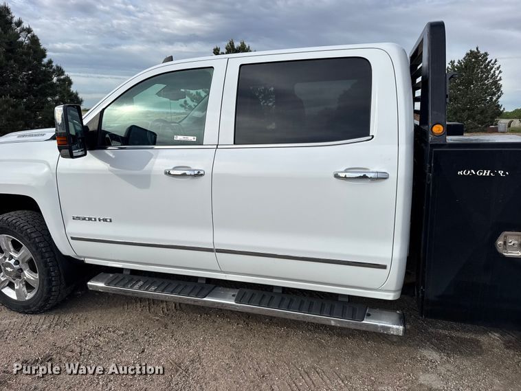 image for item FB7363 2018 Chevrolet Silverado 2500HD Crew Cab flatbed pickup truck