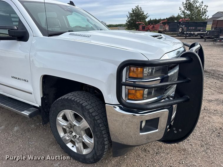 image for item FB7363 2018 Chevrolet Silverado 2500HD Crew Cab flatbed pickup truck